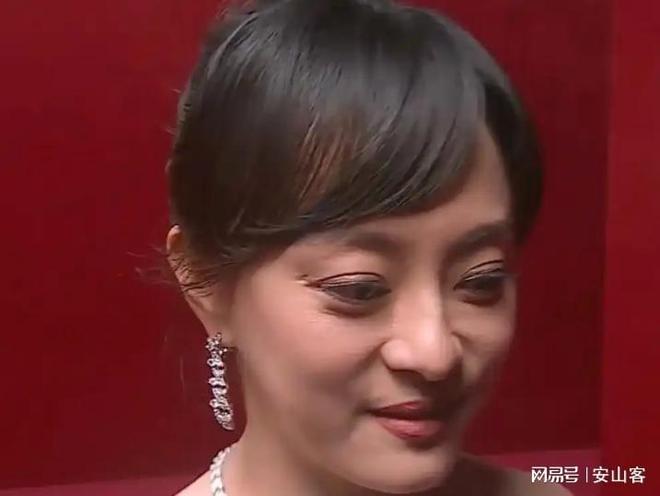 吓坏杨幂不敢露脸只有赵今麦扛住了！pg电子试玩入口芭莎之夜被镜头签(图7)