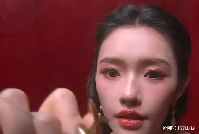 吓坏杨幂不敢露脸只有赵今麦扛住了！pg电子试玩入口芭莎之夜被镜头签(图9)